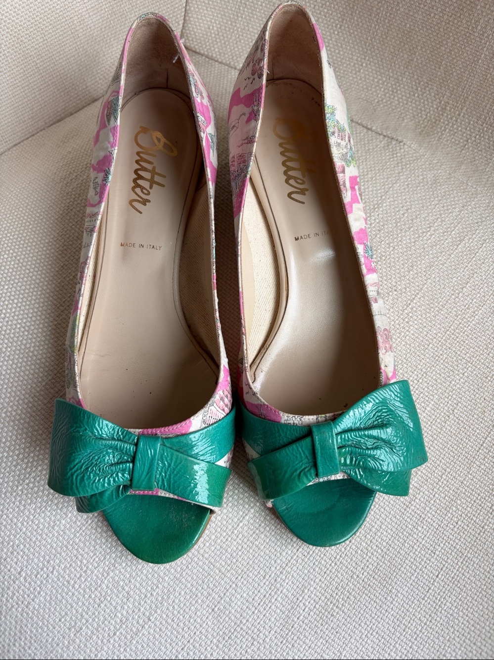 Butter Pink Floral Peep-Toe Pumps with Green Bow